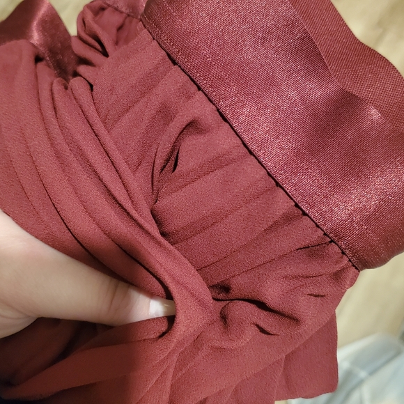 Burgundy pleated skirt - Picture 7 of 12